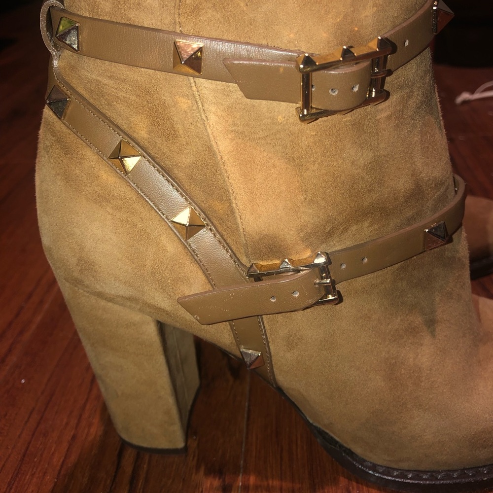 Valentino Garavani Rockstud Booties size 39 Tan - Picture 6 of 8